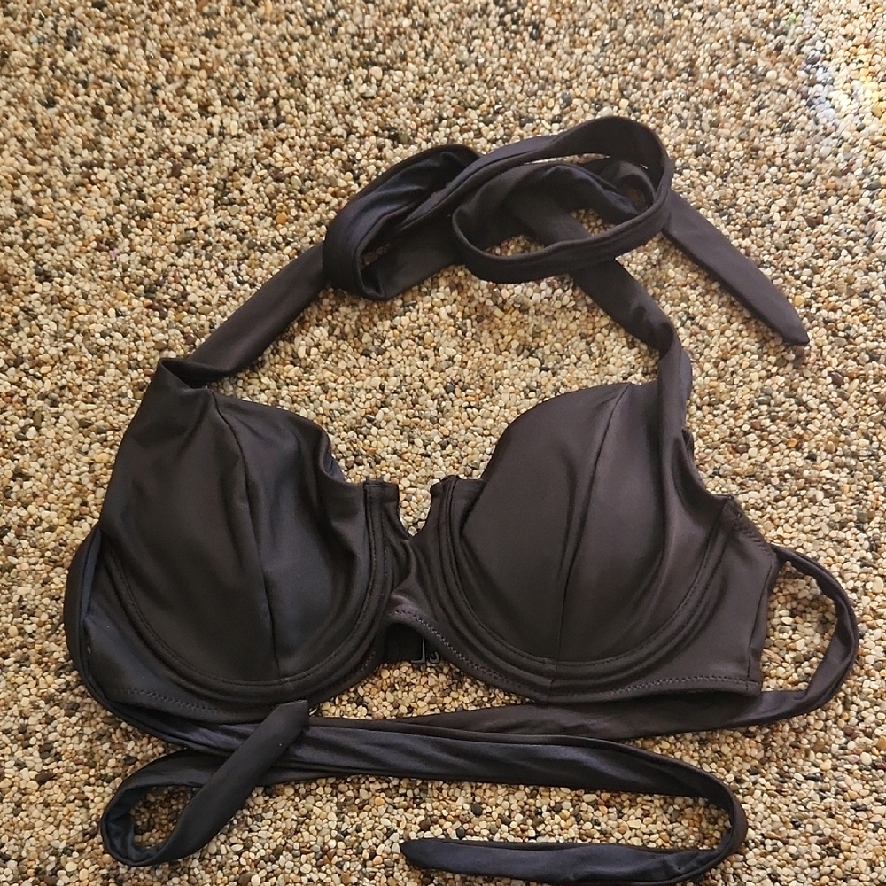 Old Navy underwire tie blackjack‎ swimsuit top, size medium
